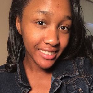 Meet your Posher, Alexis